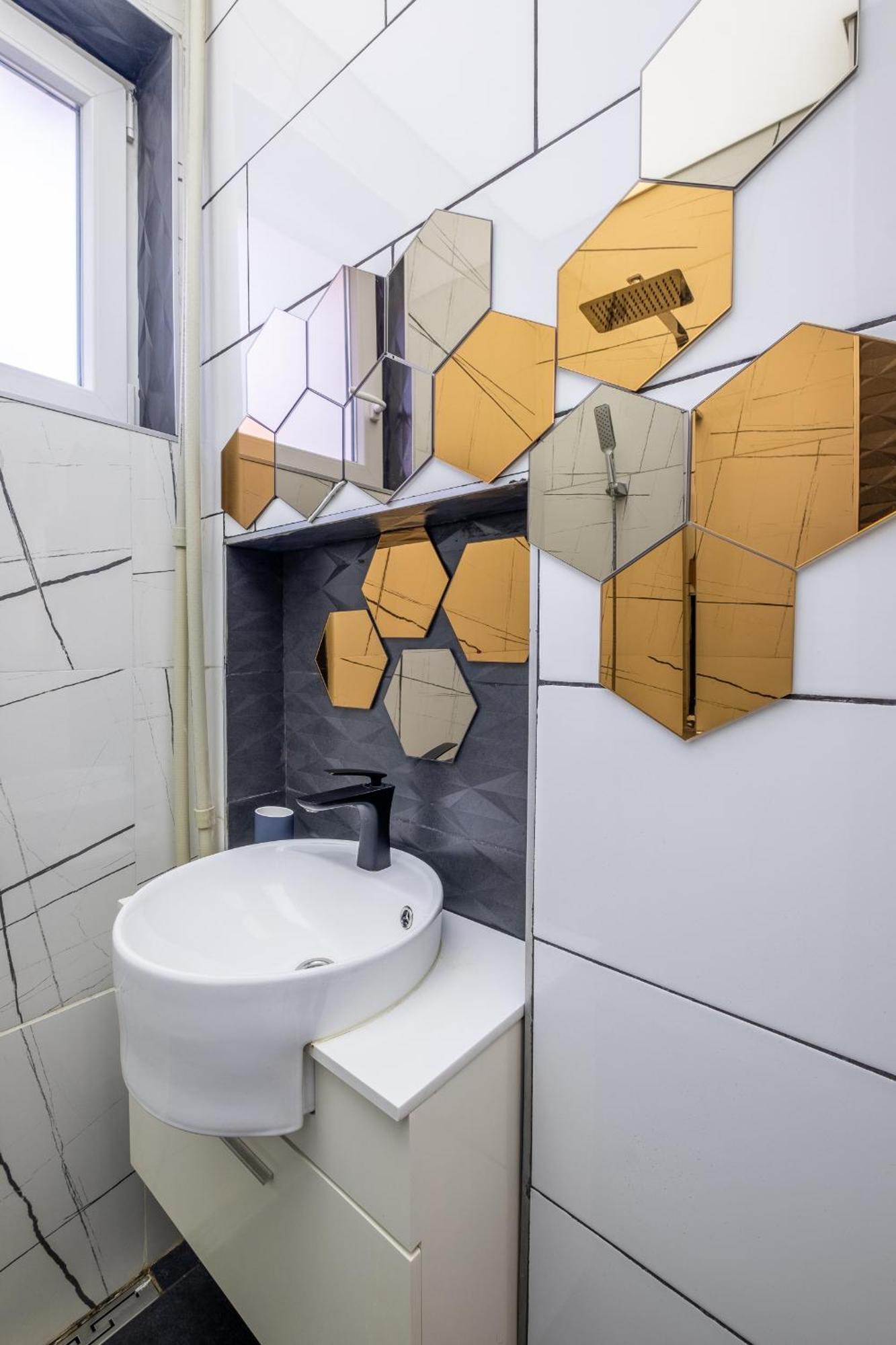 Modern , Spacious 2Br Apartment In Top Center Sofia Extérieur photo